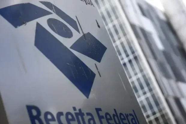 Brasão da Receita Federal.