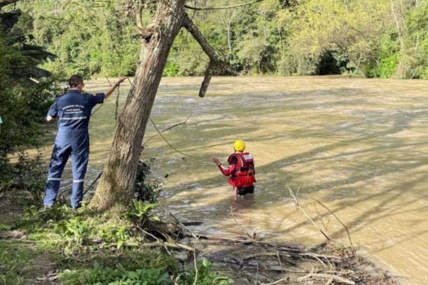 Menino autista de 4 anos é encontrado morto após 30 horas de buscas em rio