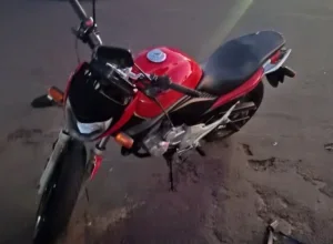 Motociclista fica ferido em acidente entre moto e carro na Zona Cinco