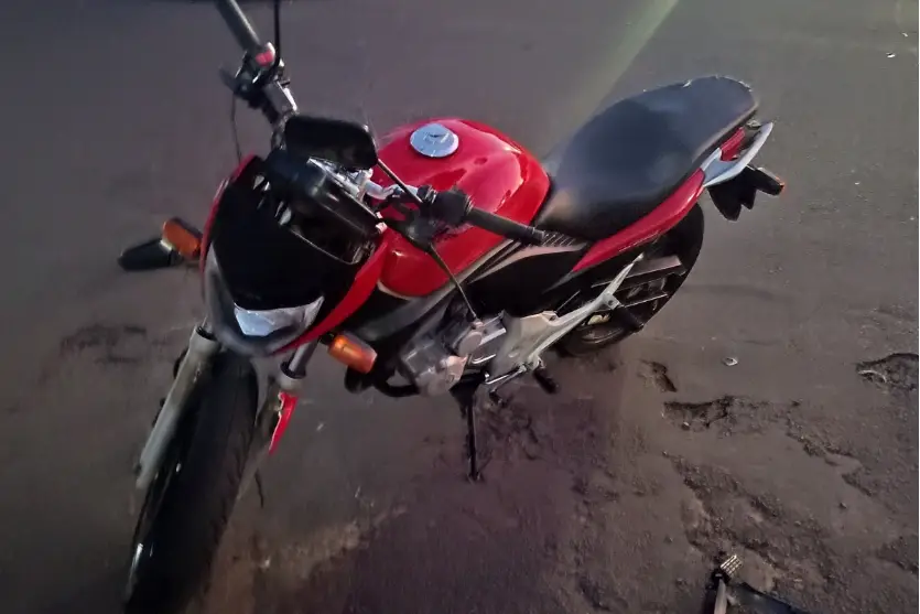 Motociclista fica ferido em acidente entre moto e carro na Zona Cinco