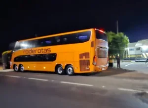 Ônibus com 22 passageiros é assaltado após ponte do Rio Ivaí na PR-317