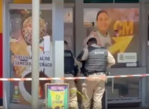 Policia militar mobilizada em lanchonete com ameaça de explosão em Campo Mourão.