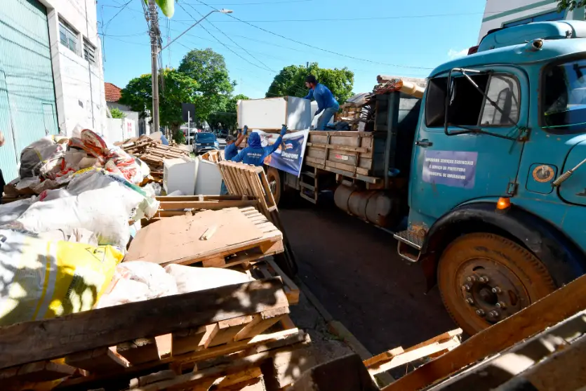 Operação Bota-Fora recolhe mais de 300 toneladas de resíduos em Umuarama