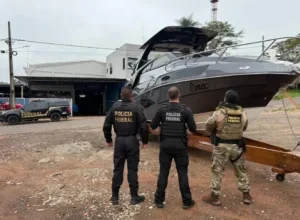 Operação da Polícia Federal apreende lancha de até R$ 900 mil em Porto Camargo
