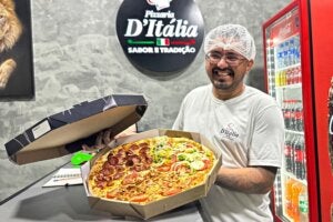 O pizzaiolo Lucas Alef chegou a Umuarama há dois anos - Fotos: Graça Milanez/OBemdito