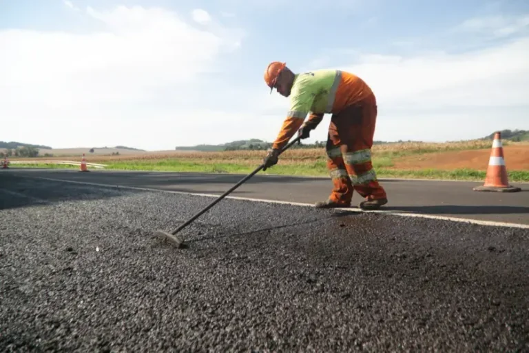 PR-323 e BR-272 têm obras e serviços de conservação nesta sexta-feira; confira