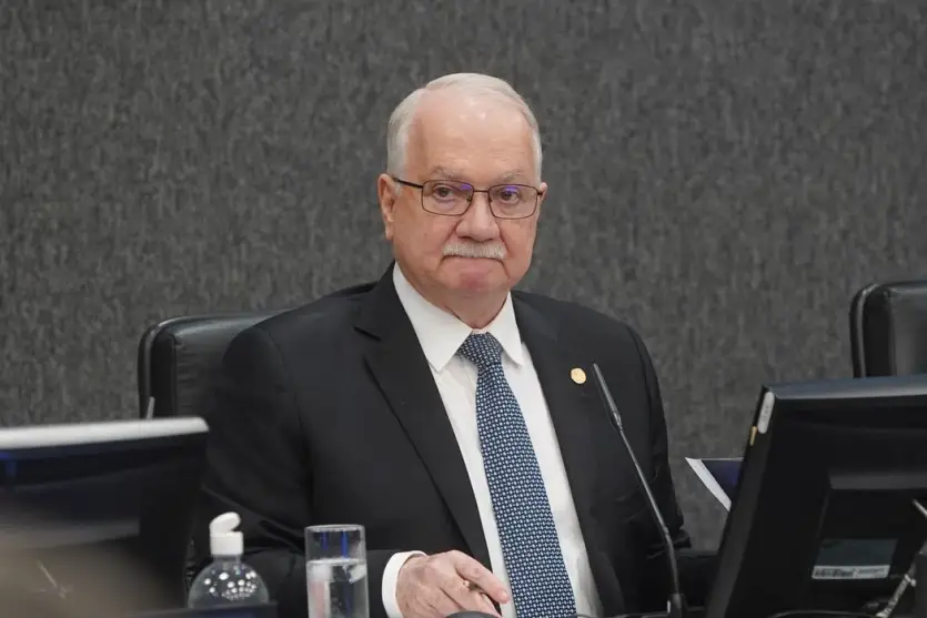Fachin aguarda explicações de ministros Moraes e Mendonça para decidir sobre crise no STF