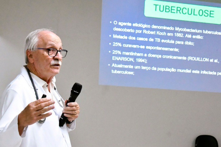 Profissionais de saúde são orientados sobre atendimento aos casos suspeitos de tuberculose
