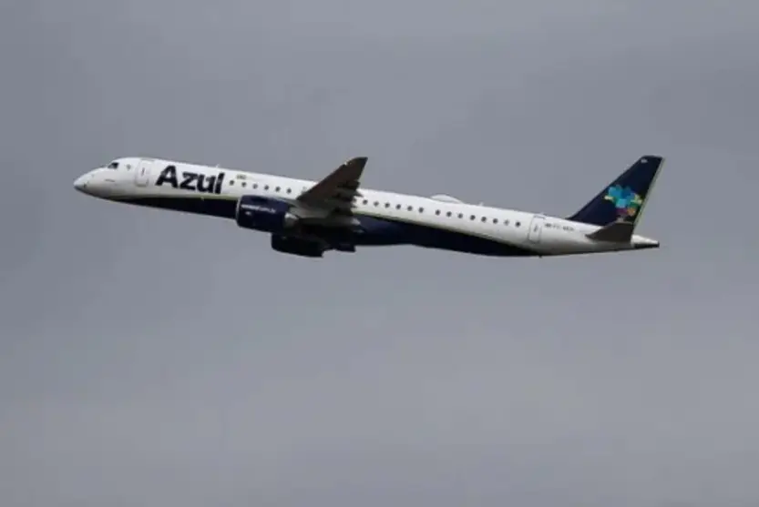 Raio atinge avião que saiu do Paraná e tinha como destino São Paulo