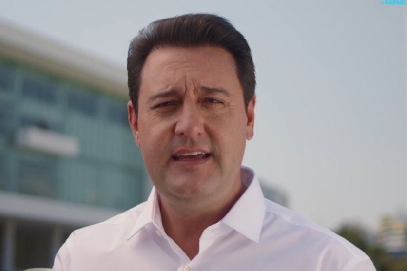 Frame de vídeo em que Ratinho Junior ataca Sérgio Moro.