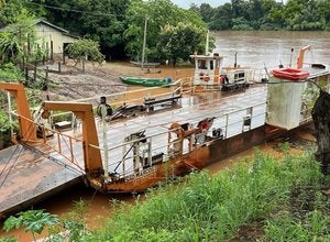 Balsa de Ivaté continua suspensa e travessia segue restrita no Rio Piquiri