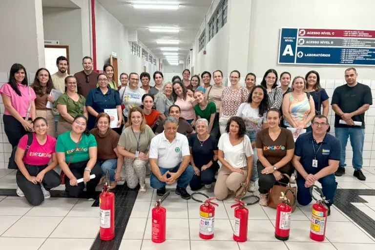 Servidores municipais recebem capacitação para atuar em emergências e prevenir incêndios