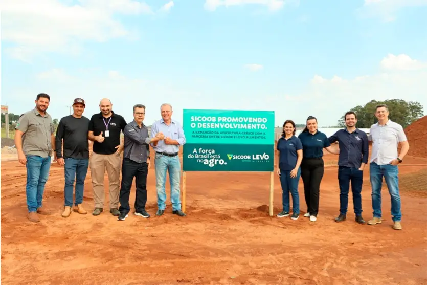 Sicoob e Levo celebram primeiro financiamento para construção de aviário