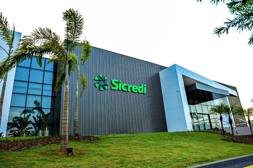 Sicredi Vale do Piquiri Abcd PR/SP alcança a marca de 300 mil associados