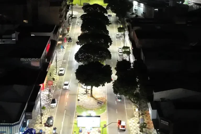 Umuarama inicia troca de iluminação ornamental nas avenidas Paraná e Maringá