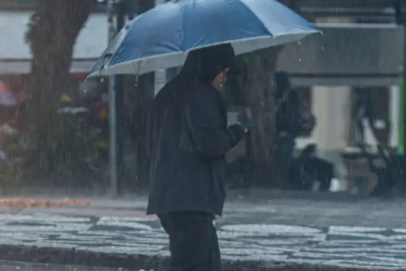 Umuarama terá chuva forte, vento e possibilidade de granizo nos próximos dias; confira