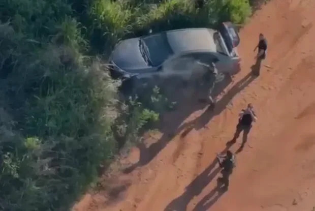 Vídeo mostra perseguição aérea e terrestre a Corolla com maconha na região de Umuarama