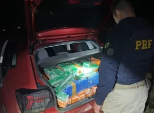 Vídeo mostra perseguição da PRF a carro que levava 345 kg de maconha no Paraná
