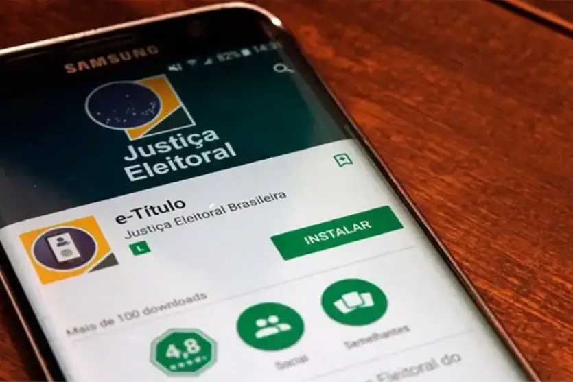 Celular com aplicativo do e-Título.