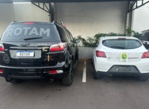Carro clonado e apreendido pela PM em Umuarama.