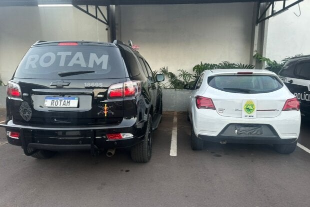Carro clonado e apreendido pela PM em Umuarama.