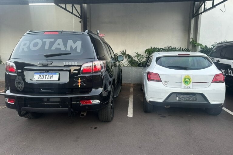 Carro clonado e apreendido pela PM em Umuarama.