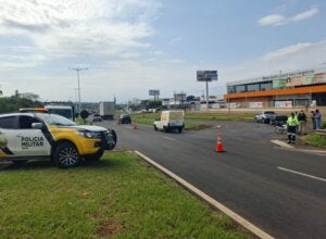 PRE no local onde motociclista ficou ferido na PR-323 em Umuarama