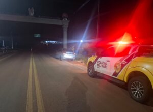 Viatura da PRE próximo a local de acidente em Maira Helena.
