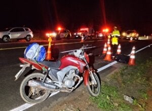 Moto de idoso que morreu atropelado na PR-323.