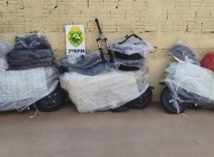 Motos elétricas apreendidas pela PM em Rondon.