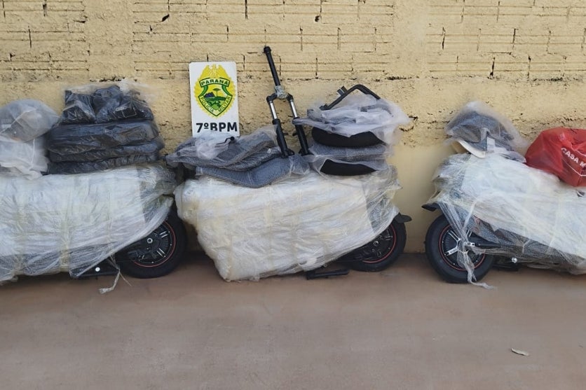 Motos elétricas apreendidas pela PM em Rondon.
