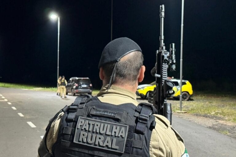 Policial durante operação de segurança na Zona Rural de municípios próximos de Umuarama.