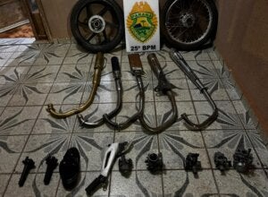 Peças de moto recuperadas em Icaraíma.