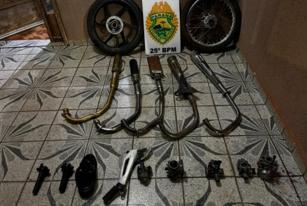 Peças de moto recuperadas em Icaraíma.
