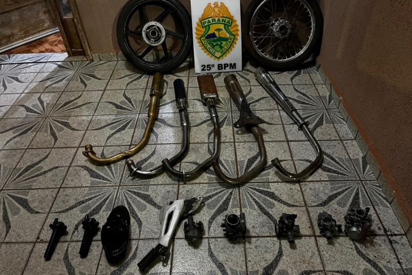Peças de moto recuperadas em Icaraíma.