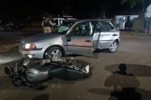 Veículos envolvidos em acidente em Umuarama.