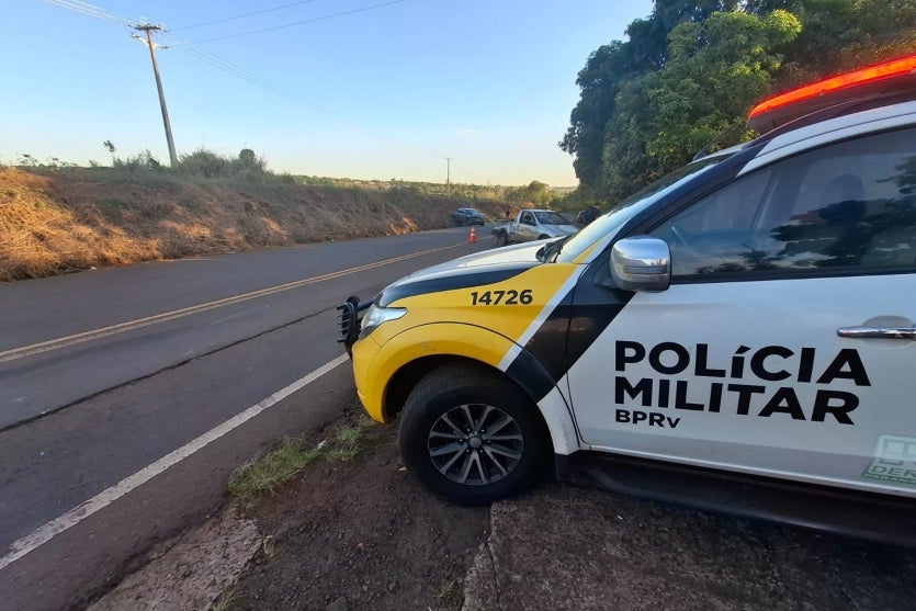 Viatura da PRE próxima a local de acidente na PR-492.