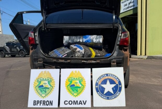 Droga apreendida após perseguição em Perobal.