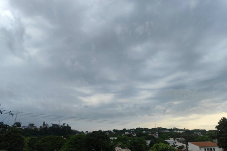 Céu nublado em Umuarama.