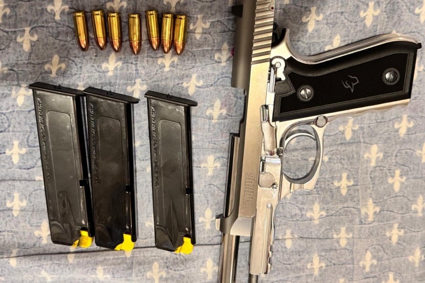 Pistola apreendida em Umuarama.