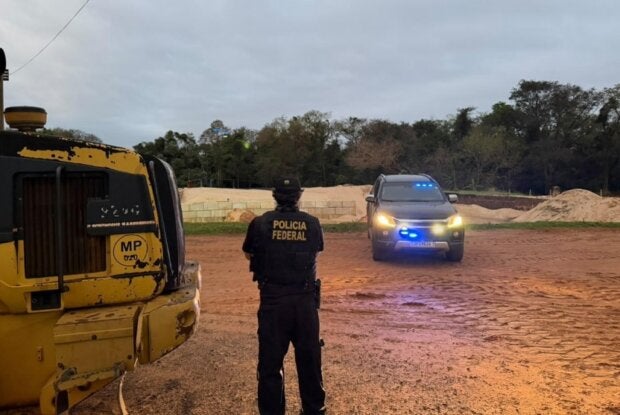Policial da PF durante a Operação Areento de Ouro.