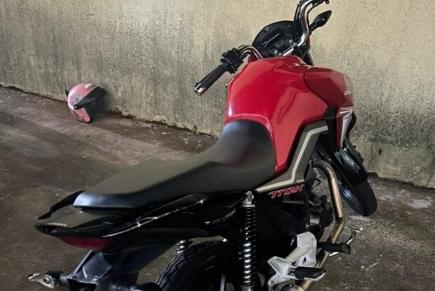Moto apreendida após manobras perigosas na Zona VI de Umuarama.