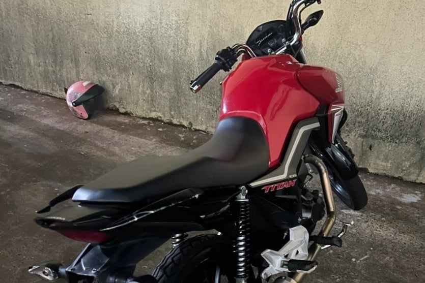 Moto apreendida após manobras perigosas na Zona VI de Umuarama.