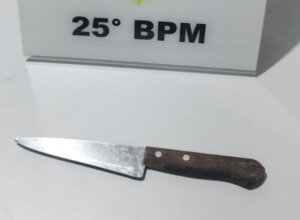 Faca apreendida após ameaça a adolescente em Umuarama.