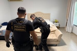 Policiais federais durante a Operação Fratres.