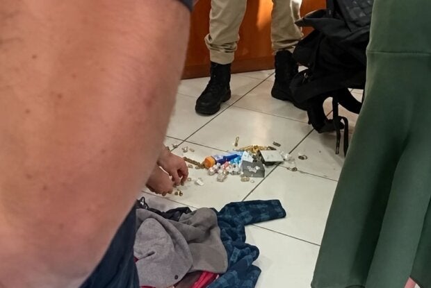 Ladrão é preso após furtar joias avaliadas em R$ 2,2 mil de relojoaria em Umuarama; vídeo