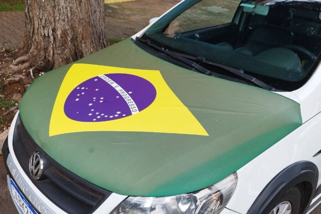 Polícia Militar apreende Saveiro rebaixada e com som excessivamente alto em Umuarama