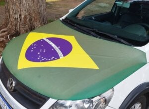 Polícia Militar apreende Saveiro rebaixada e com som excessivamente alto em Umuarama