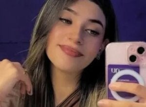 Jovem de 18 anos morre após moto cair sob caminhão de coleta de lixo no Paraná