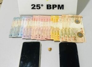 Rocam do 25º BPM prende duas pessoas por suspeita de tráfico de drogas em Umuarama